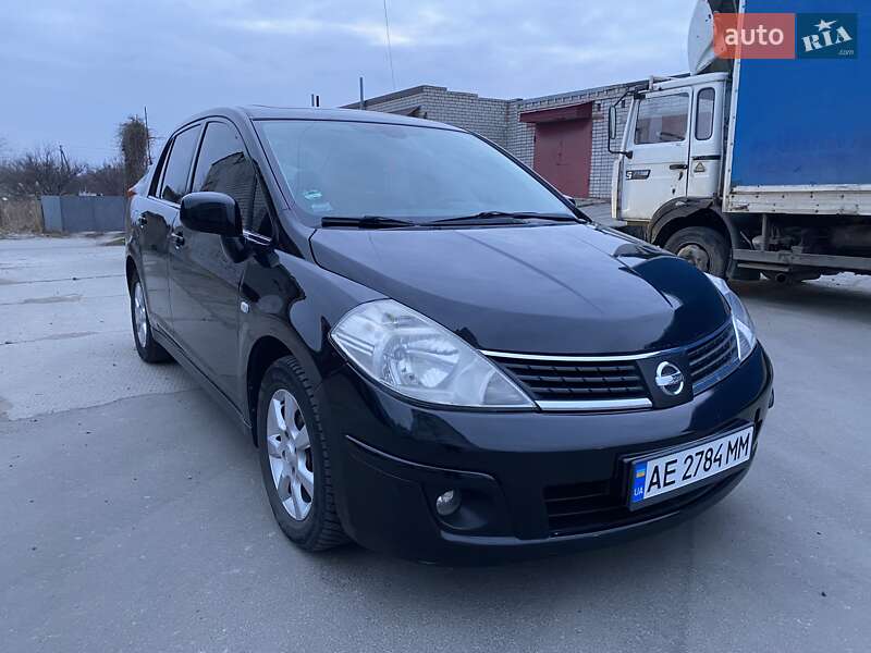 Nissan Tiida (2008)