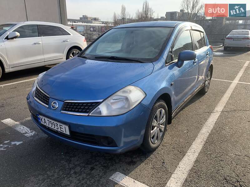 Nissan Tiida (2007)