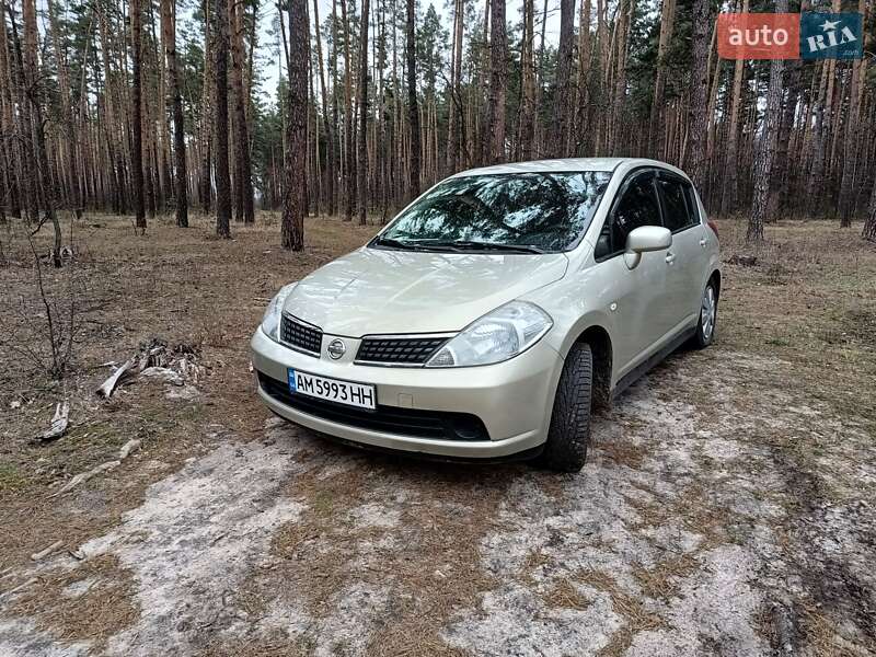 Nissan Tiida (2008)