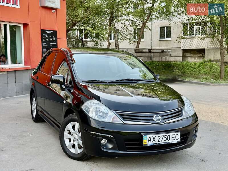 Nissan Tiida (2013)