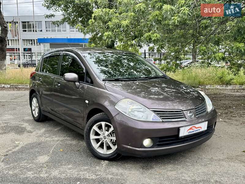 Nissan Tiida (2008)