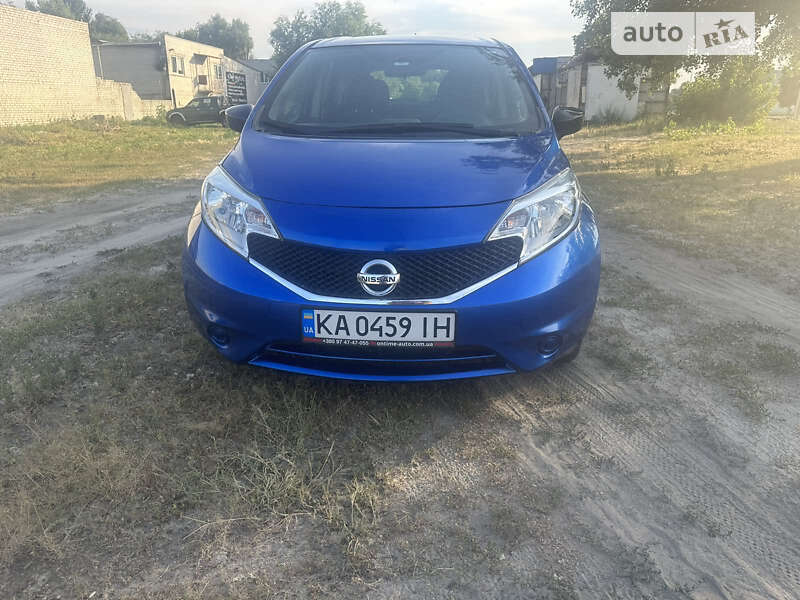 Nissan Versa note (2015)