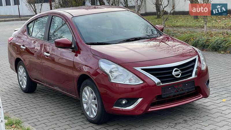 Nissan Versa (2015)