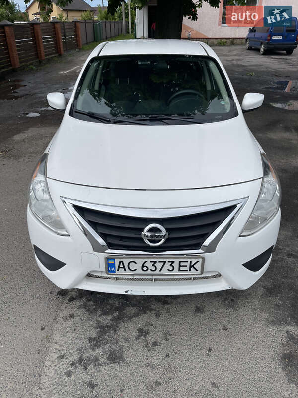 Nissan Versa (2016)