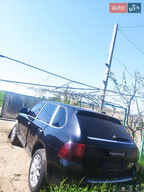 Porsche Cayenne (2005)