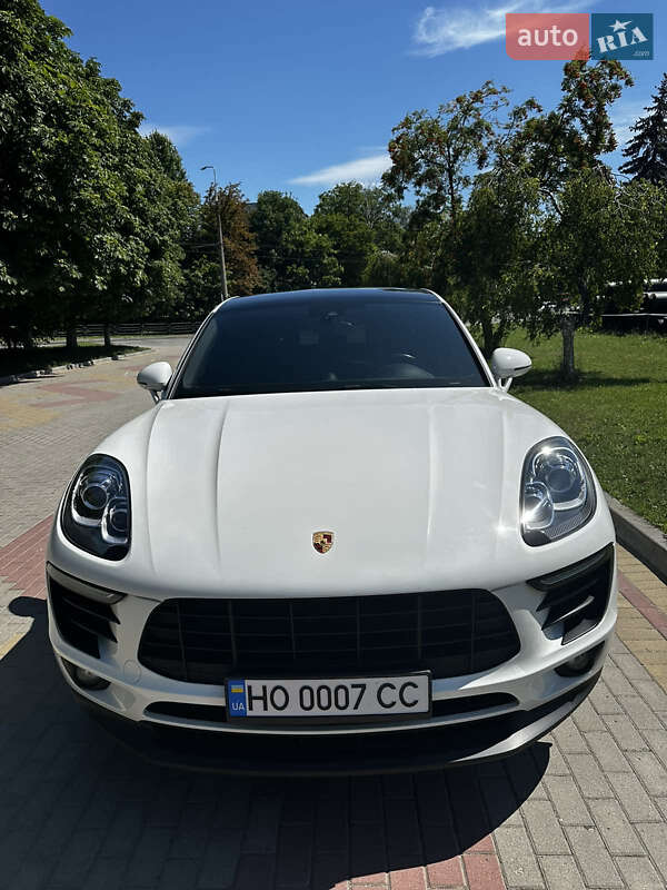 Porsche Macan (2016)