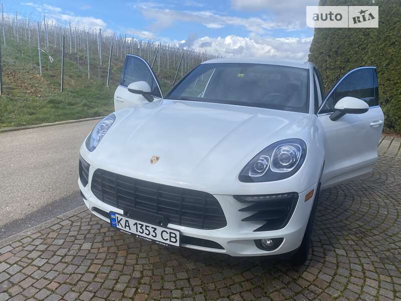 Porsche Macan (2015)