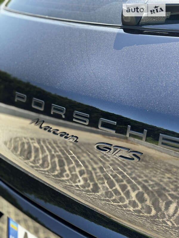 Porsche Macan gts (2016)