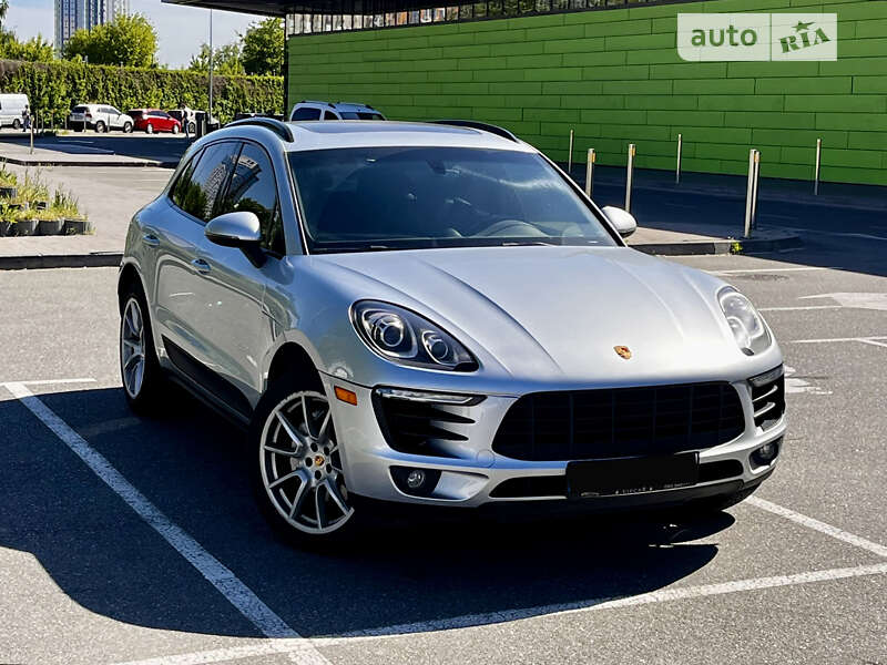 Porsche Macan (2016)