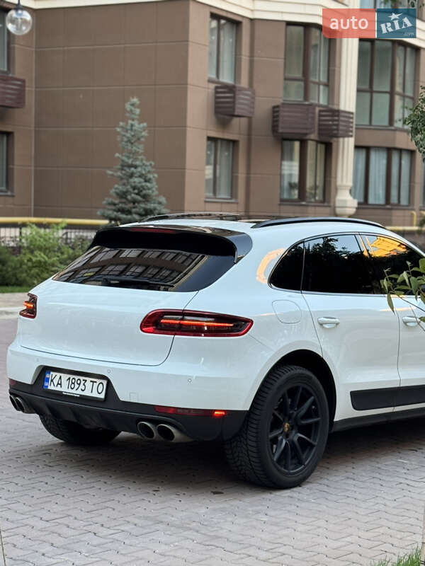 Porsche Macan (2015)