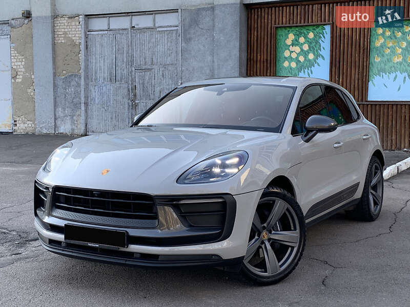 Porsche Macan (2023)
