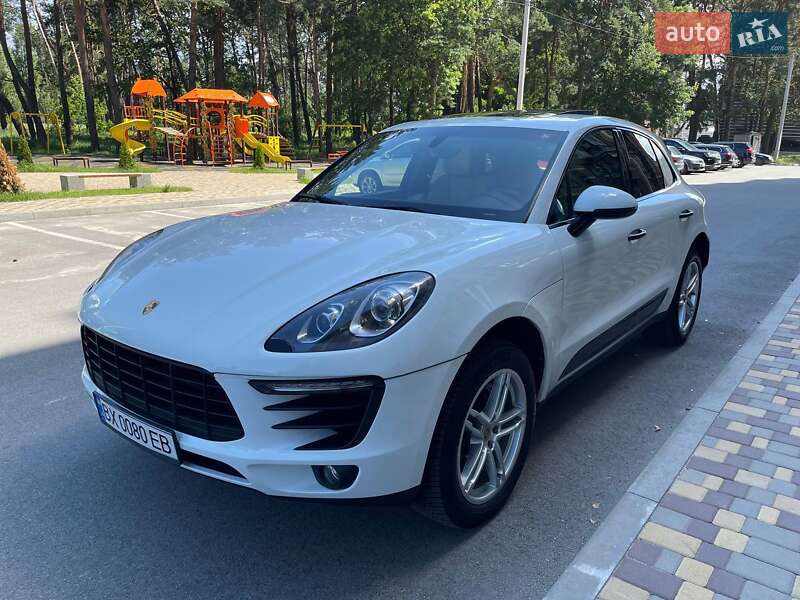 Porsche Macan (2016)