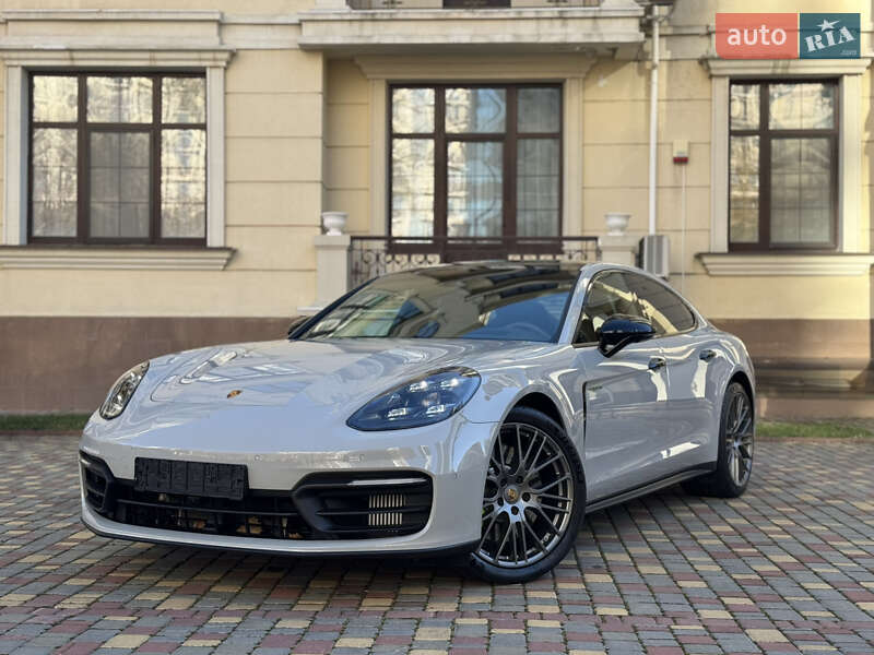 Porsche Panamera (2023)