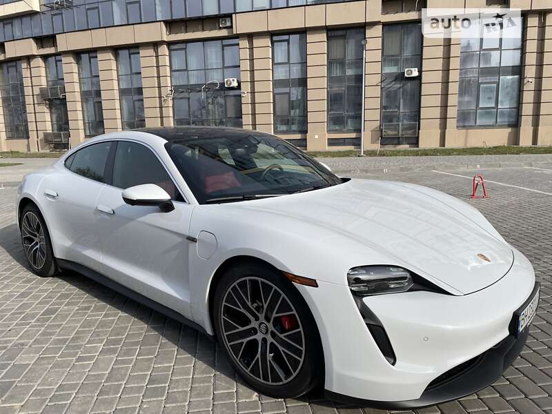 Porsche Taycan (2022)