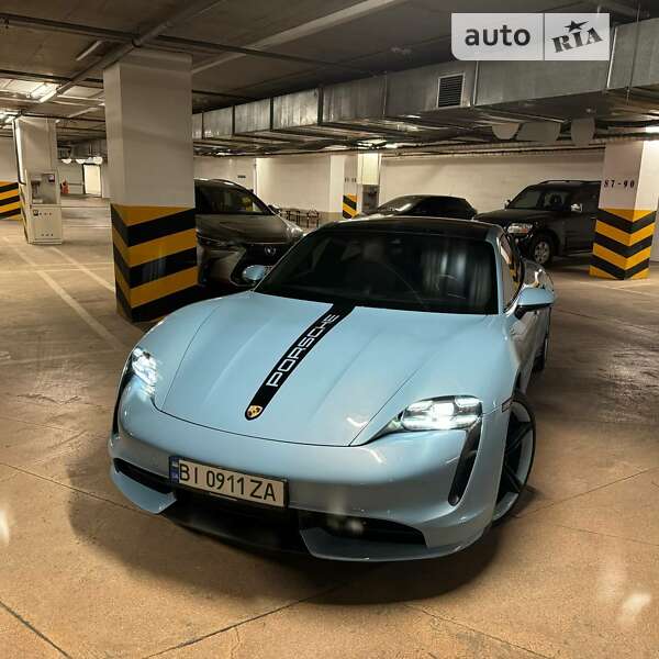 Porsche Taycan turbo (2020)