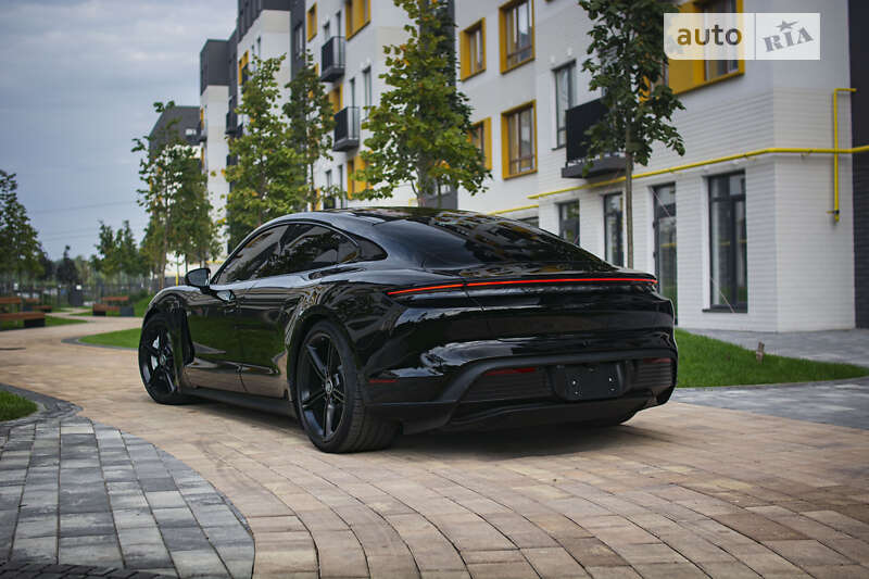Porsche Taycan (2021)