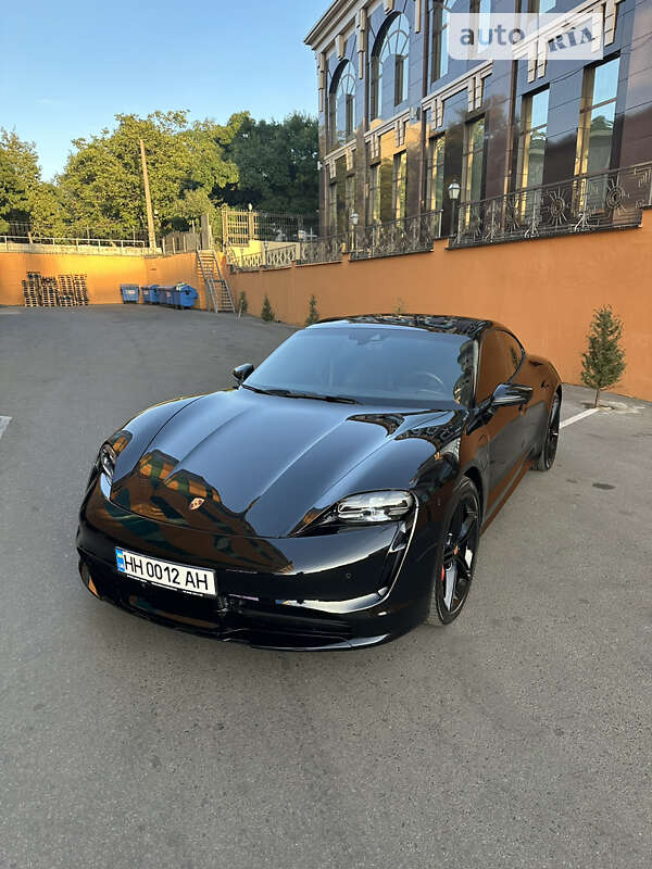Porsche Taycan (2021)
