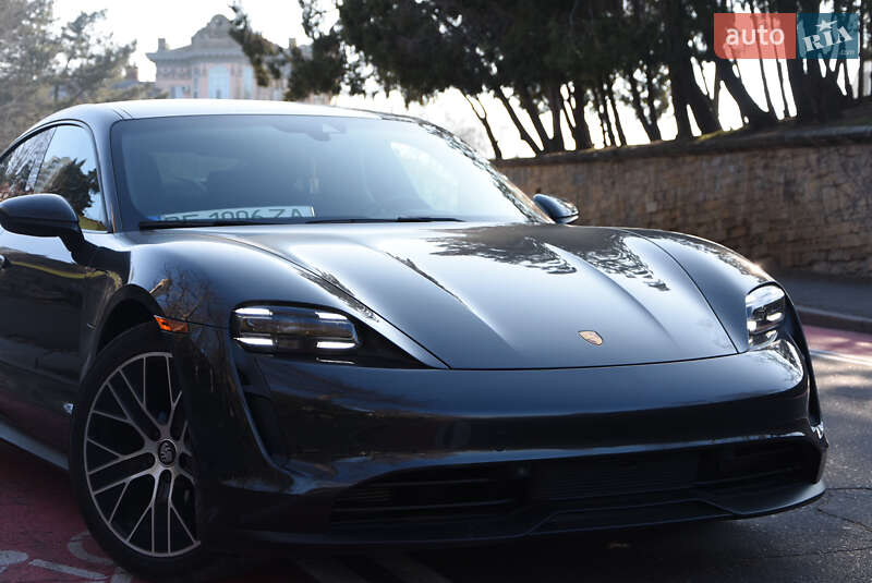 Porsche Taycan (2021)
