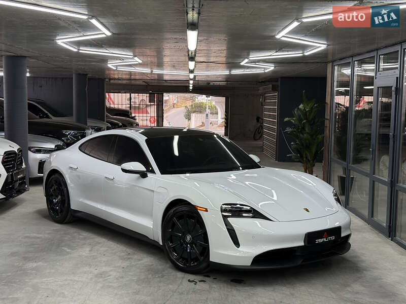 Porsche Taycan (2023)