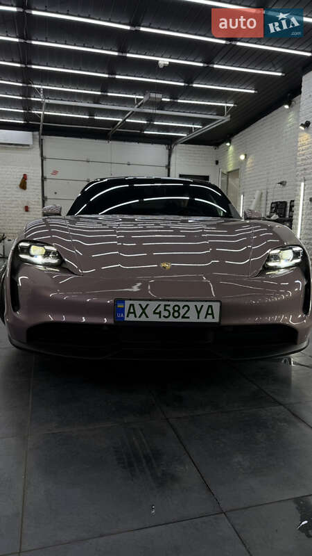 Porsche Taycan (2021)