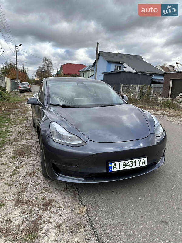 Tesla Model 3 (2023)