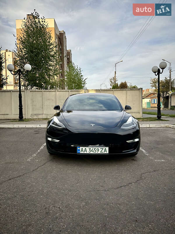 Tesla Model 3 awd (2019)
