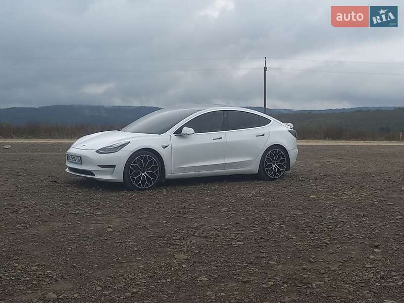Tesla Model 3 (2020)