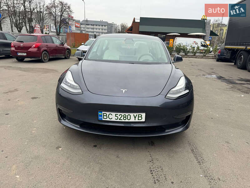 Tesla Model 3 (2019)
