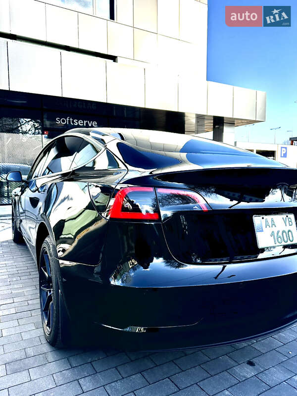Tesla Model 3 (2022)
