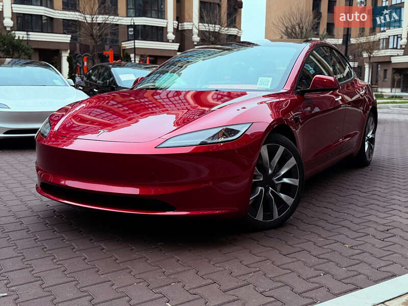 Tesla Model 3 (2024)