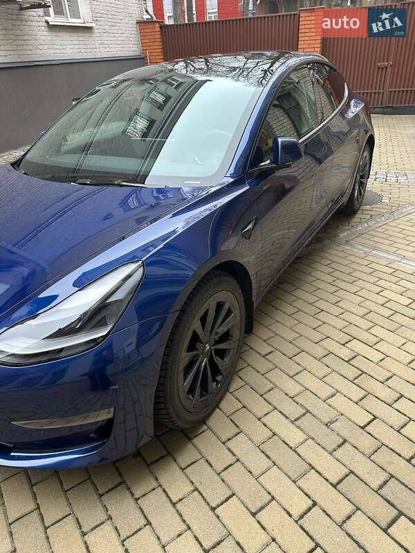 Tesla Model 3 (2022)