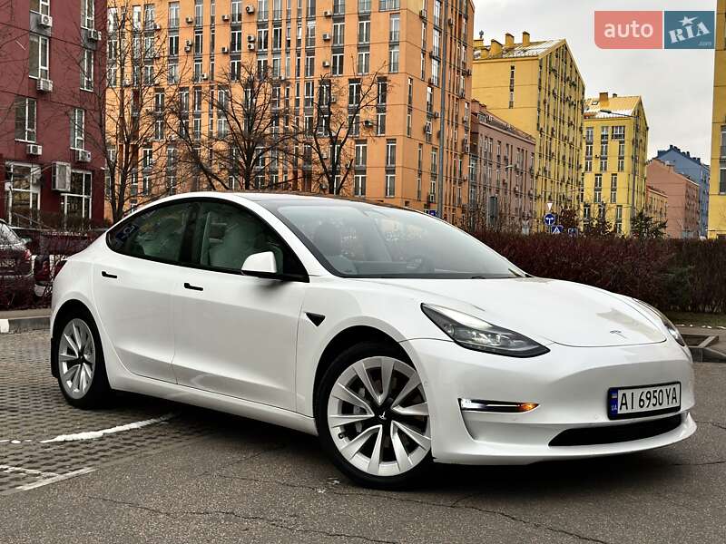 Tesla Model 3 (2021)