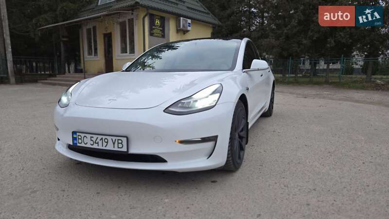 Tesla Model 3 (2019)