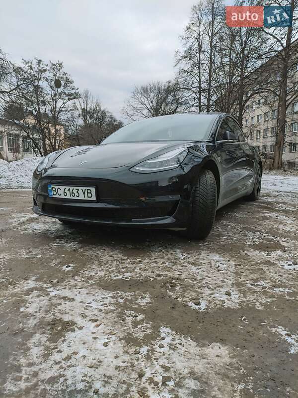 Tesla Model 3 (2019)