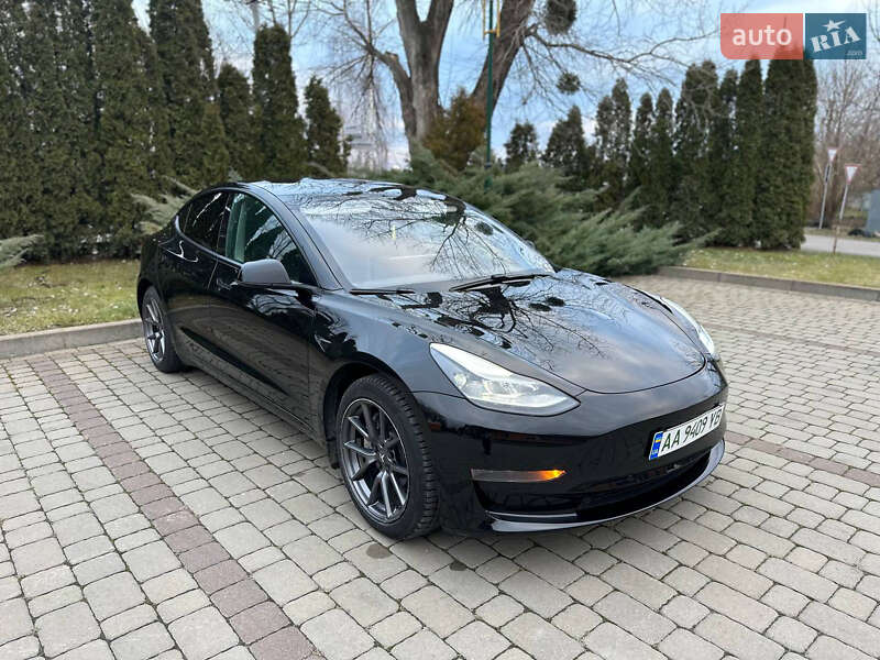Tesla Model 3 (2021)