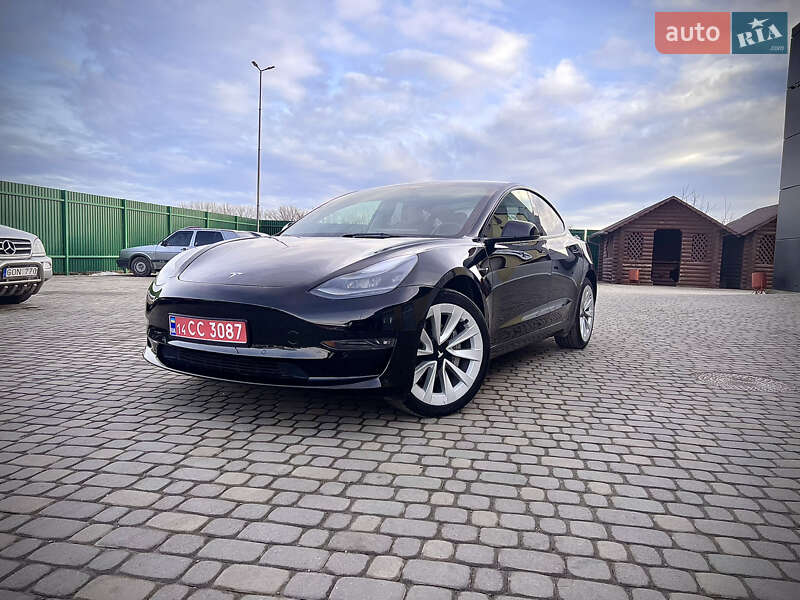 Tesla Model 3 (2022)