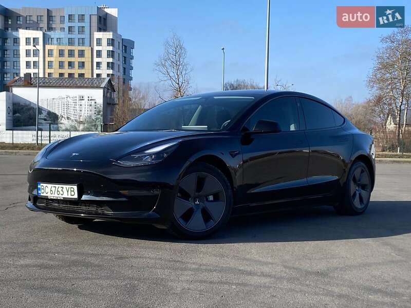 Tesla Model 3 (2022)