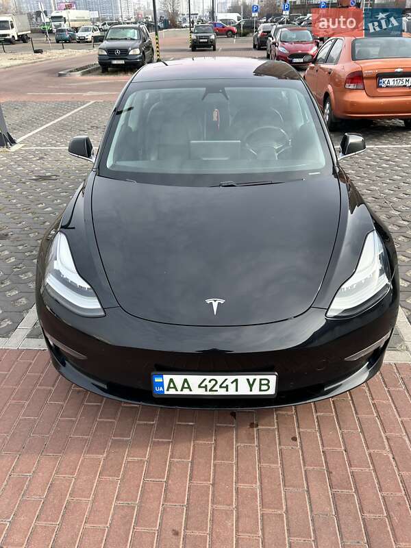 Tesla Model 3 (2018)
