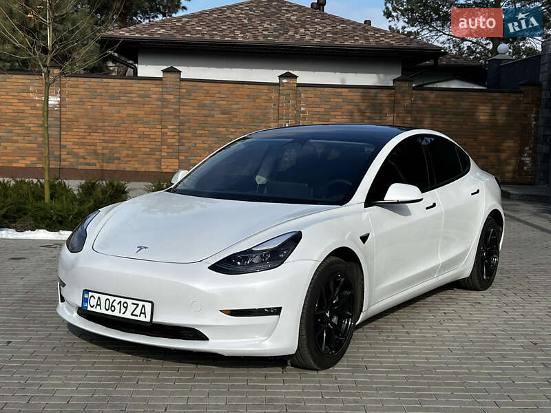 Tesla Model 3 (2023)