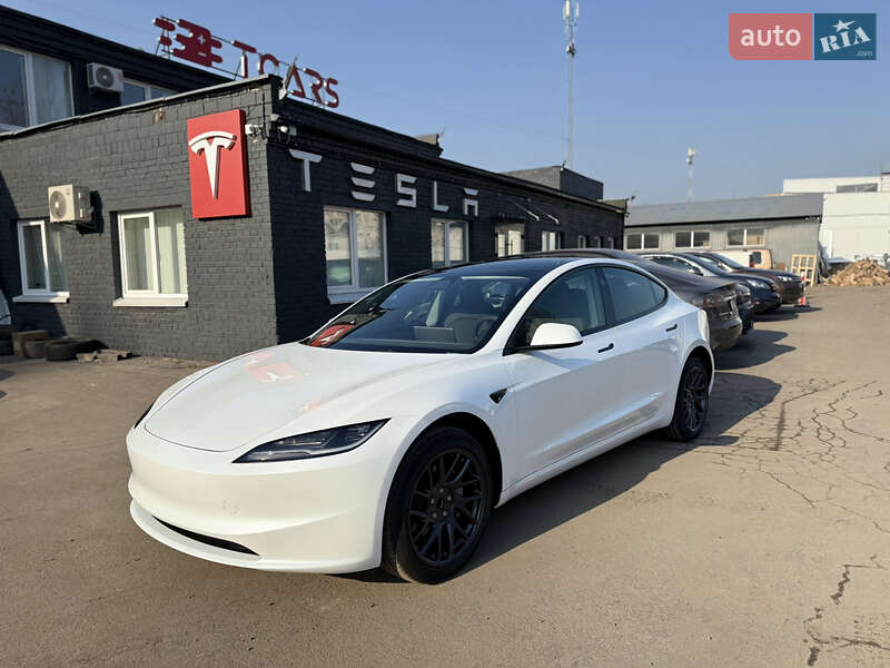Tesla Model 3 (2024)
