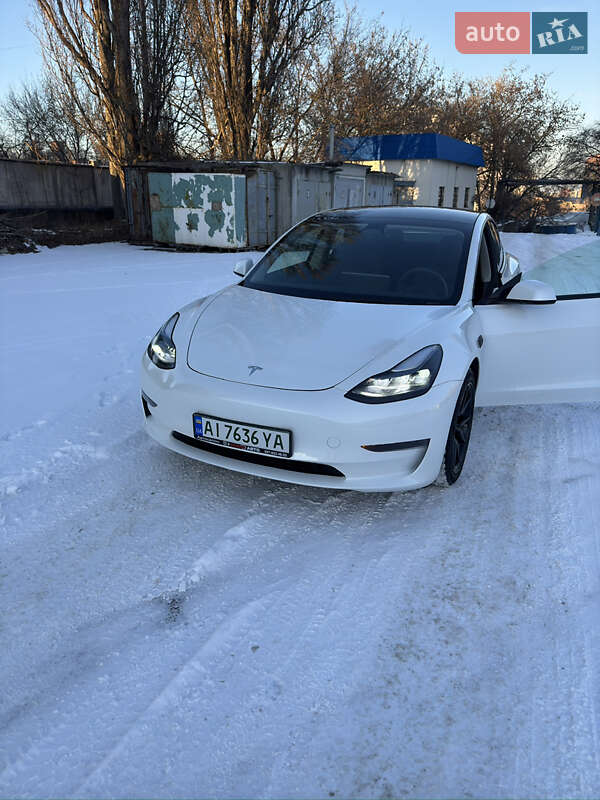 Tesla Model 3 (2023)