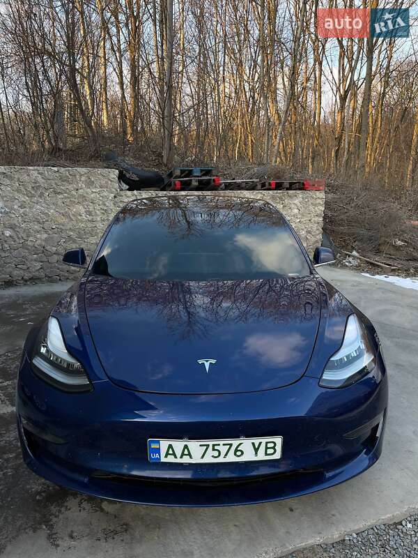 Tesla Model 3 (2019)