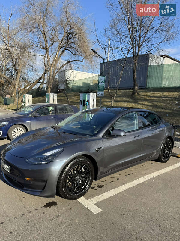 Tesla Model 3 (2022)