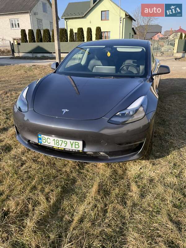 Tesla Model 3 (2022)