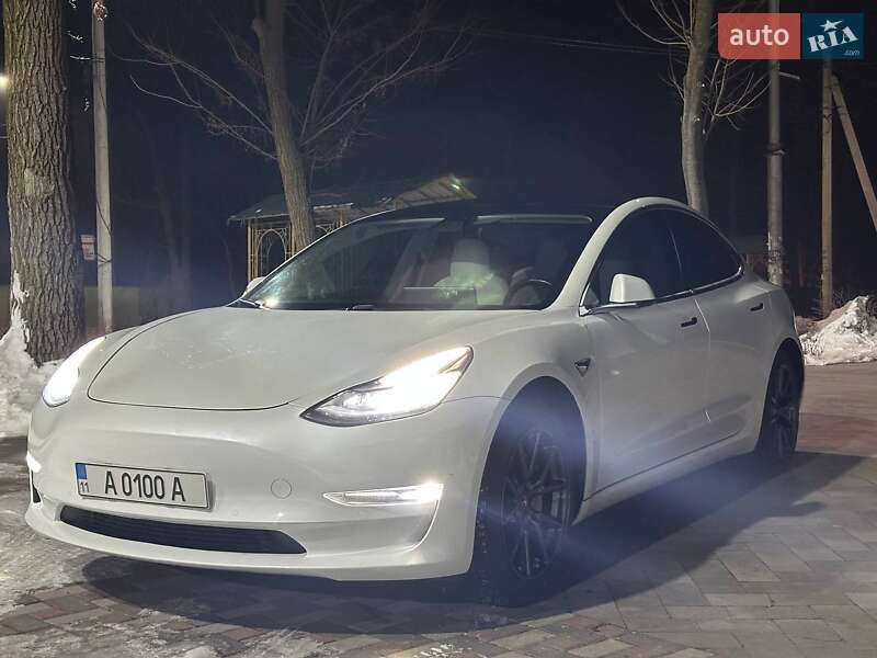 Tesla Model 3 (2019)