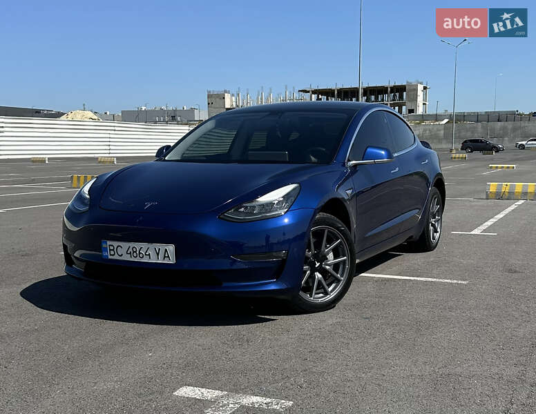 Tesla Model 3 (2019)