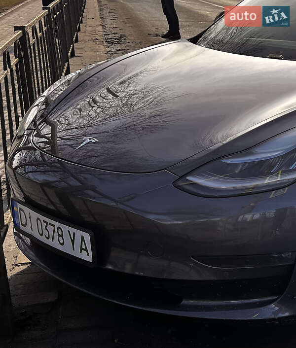 Tesla Model 3 (2019)