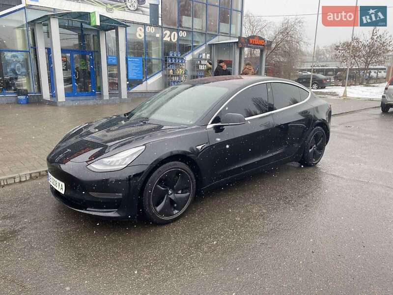 Tesla Model 3 (2018)