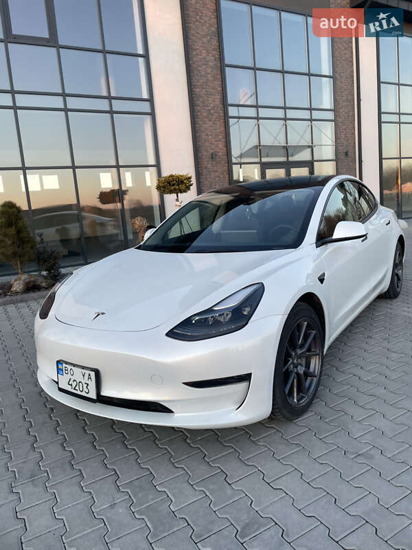 Tesla Model 3 (2023)
