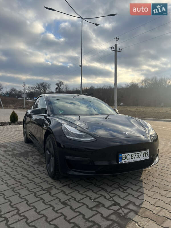 Tesla Model 3 (2019)